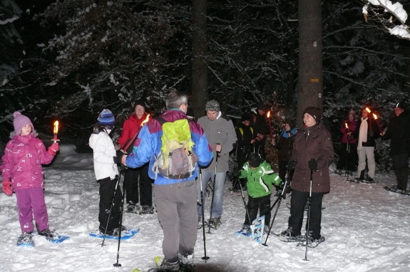 Schneeschuhwanderung im Fackelschein